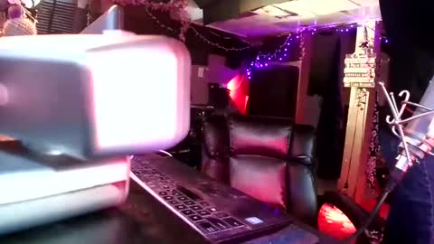Snapshot of michelle_flowers chatting on October 22, 4:03 am michelle_flowers online show from October 22, 4:03 am
