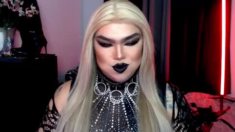 Snapshot of michellevixen921 chatting on October 29, 5:44 pm Michelle online show from October 29, 5:44 pm