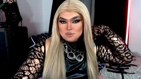 Snapshot of michellevixen921 chatting on November 1, 2:42 am Michelle online show from November 1, 2:42 am