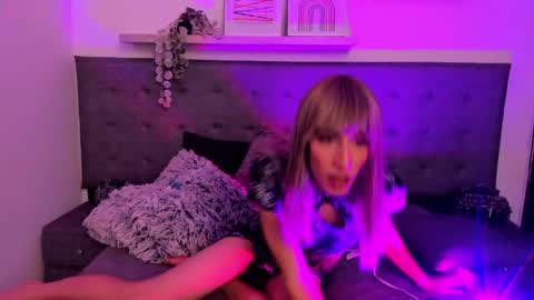 MIMI  online show from April 23, 5:37 am