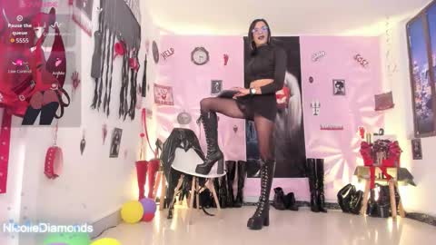 Miss Nicole online show from October 7, 3:35 pm