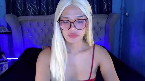 im your queen steffie online show from March 4, 9:47 am