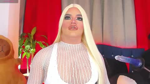kassandra lazcano online show from April 28, 1:37 am