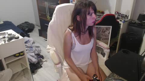 missthon online show from April 23, 12:29 pm