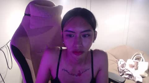 ELYSE A SIMPLE GIRL online show from February 18, 9:21 am