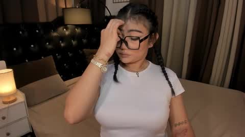 Snapshot of monstrouscockdivaontop chatting on December 6, 6:42 am Ruthie online show from December 6, 6:42 am