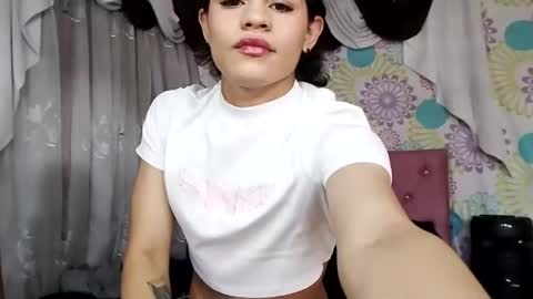 moon_roxee online show from January 1, 5:11 pm