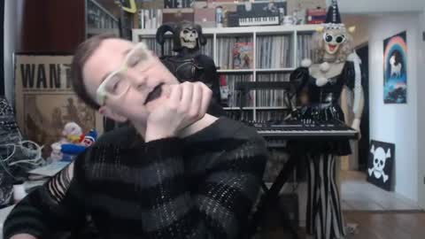 Muziknerd online show from July 16, 11:43 pm
