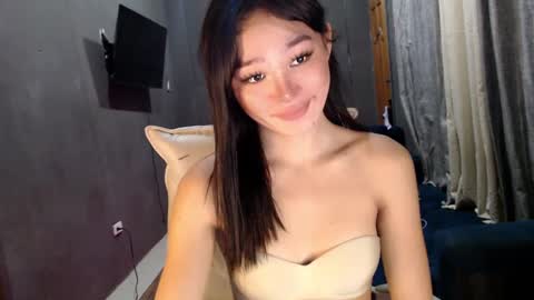 nadiestar online show from February 20, 11:20 am