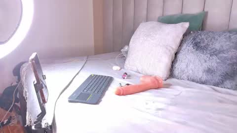  VICTORIA  online show from April 23, 11:51 pm