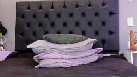 Naomi Blair online show from August 5, 9:15 am