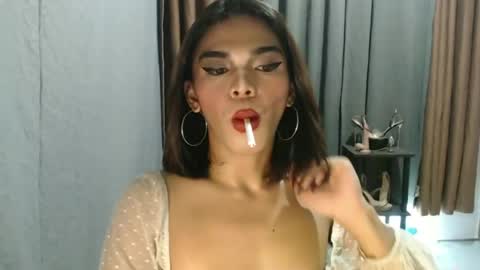neomi online show from May 6, 3:18 pm