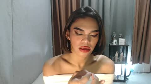 neomi online show from July 24, 2:43 am