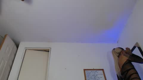 Snapshot of nico_hoot chatting on February 8, 12:06 pm sammy hoot online show from February 8, 12:06 pm