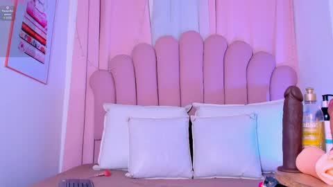 nicolemadrird online show from April 25, 2:25 pm