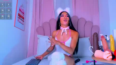 nicolemadrird online show from April 30, 5:39 pm