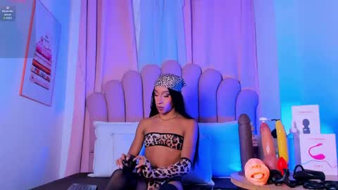 nicolemadrird online show from May 1, 6:34 pm
