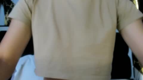 nicolle_smithh_ online show from May 9, 8:24 pm