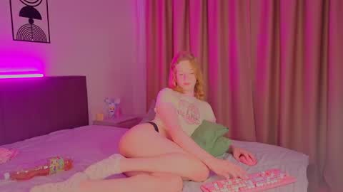 oliviaapink online show from June 14, 10:00 pm