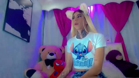 oliviahot01 online show from March 7, 2:17 am