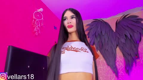 vella online show from February 26, 8:33 pm