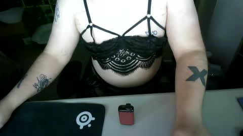 pale_prince67 online show from June 28, 7:02 am
