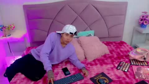 party_fre_girl online show from August 6, 3:13 am