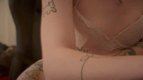 petite_peachyy online show from March 16, 12:47 am