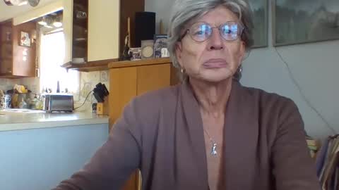 Snapshot of phillipa1023 chatting on January 12, 3:35 pm phillipa online show from January 12, 3:35 pm