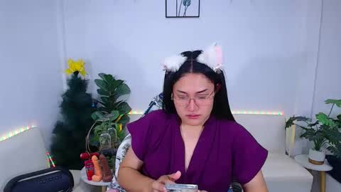Ploysai online show from May 11, 4:04 pm