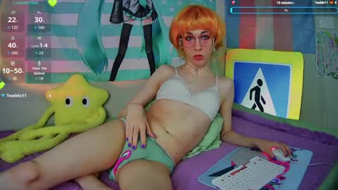 poppyfluffy online show from April 30, 5:50 pm
