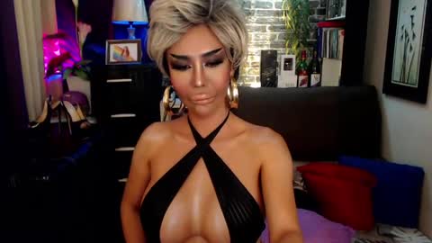 DivaGray online show from April 8, 9:27 pm