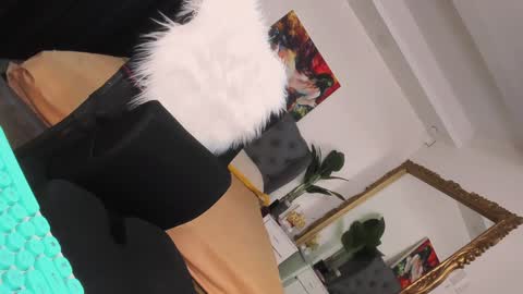 prettyjuliax online show from January 21, 2:55 am