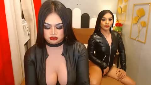 queenshasha and nathalie online show from December 12, 10:09 pm