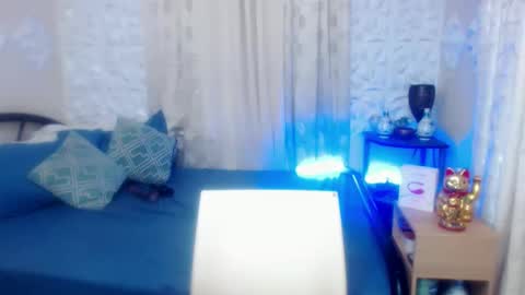 Gwen Pathavong online show from December 2, 9:23 pm