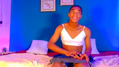 Raven kisses online show from April 24, 2:42 pm