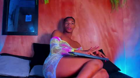 Raven kisses online show from April 27, 1:09 pm