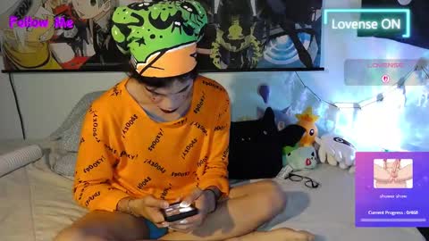 Snapshot of residentgoblin chatting on October 13, 2:14 am residentgoblin online show from October 13, 2:14 am
