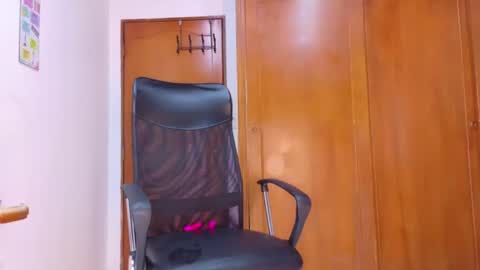 samirths_boy_ online show from July 3, 7:19 pm