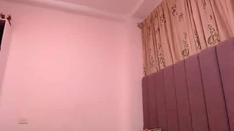 sara_johnson__ online show from May 1, 4:17 am