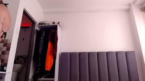 sara_johnson__ online show from June 22, 1:52 pm