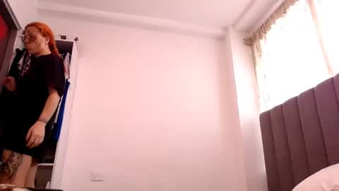 sara_johnson__ online show from June 30, 11:54 am