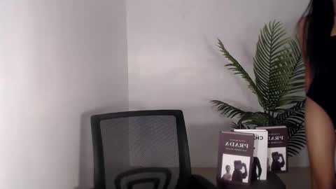 Snapshot of sassy_monie chatting on January 22, 2:37 am sassy_monie online show from January 22, 2:37 am