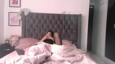 sararoussee online show from February 8, 7:16 pm