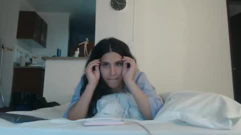 sararoussee online show from December 17, 1:33 am