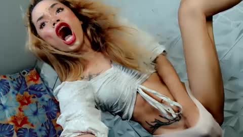 Snapshot of sexyhotbabe18 chatting on February 16, 3:59 pm sexyhotbabe18 online show from February 16, 3:59 pm