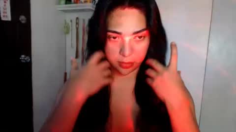 Snapshot of simplehellfire chatting on October 27, 12:40 am LEILA online show from October 27, 12:40 am