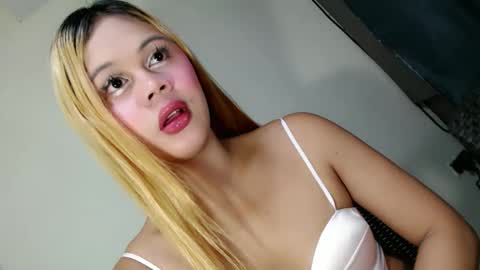 sinfulrose_ online show from April 26, 9:57 pm