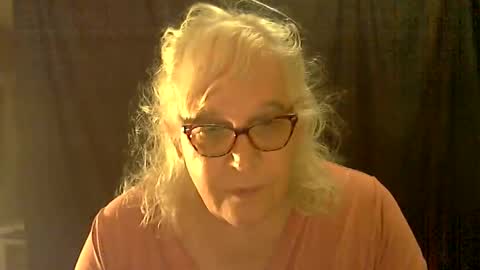 Snapshot of sissydianetx chatting on October 23, 11:42 pm Sissy Diane online show from October 23, 11:42 pm