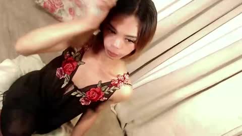 skinnytrans69 online show from April 30, 2:28 am